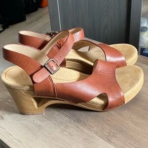 DANSKO Tasha Buckle Wooden Clog Sandals Cognac Brown Leather Size 9